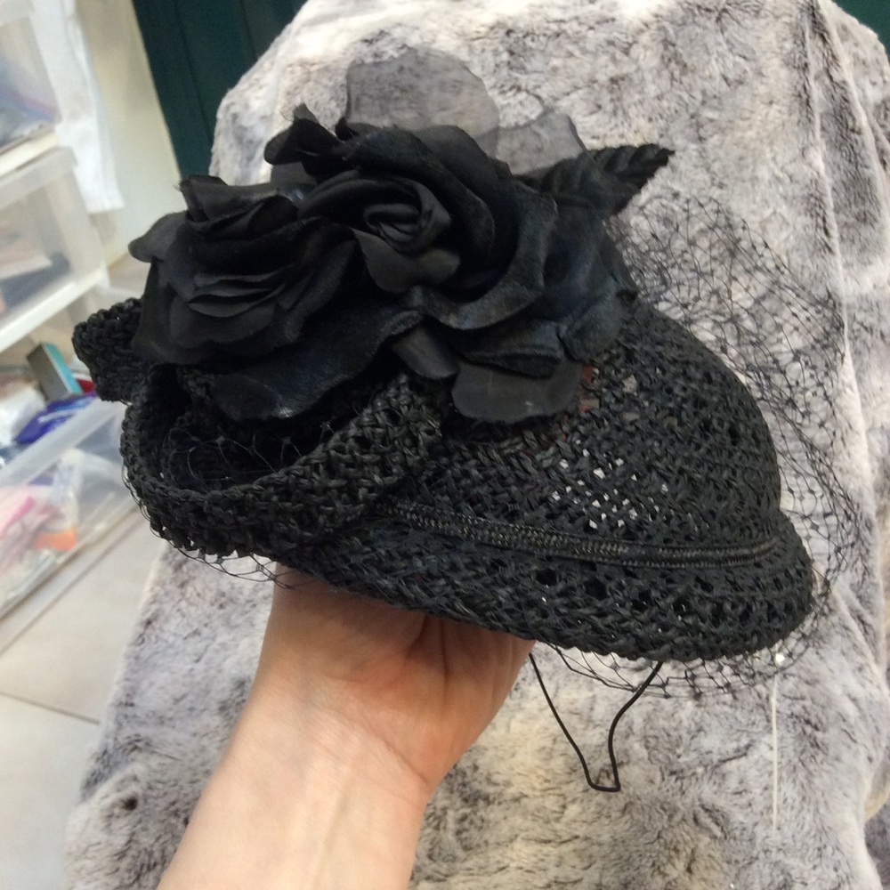 Fascinator hat. - Picture 8 of 8